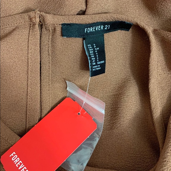 Forever 21 Short Sleeve Round Neck Shift Dress - Picture 5 of 5